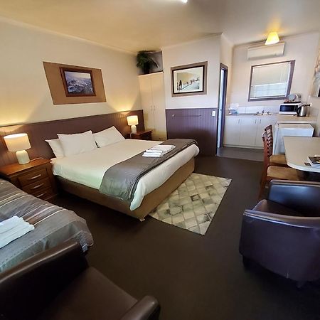 Coach House Inn Bright Exteriör bild