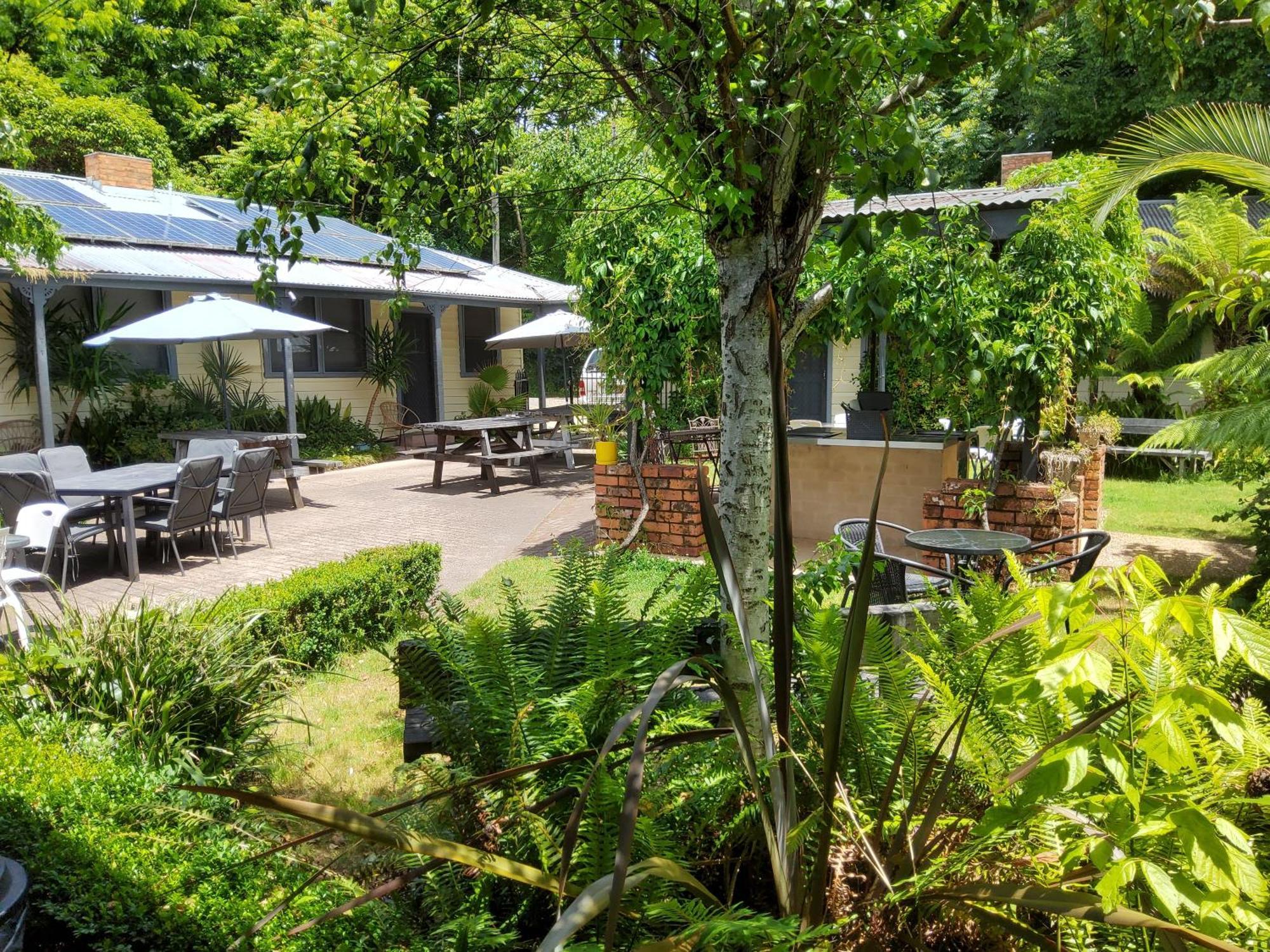 Coach House Inn Bright Exteriör bild